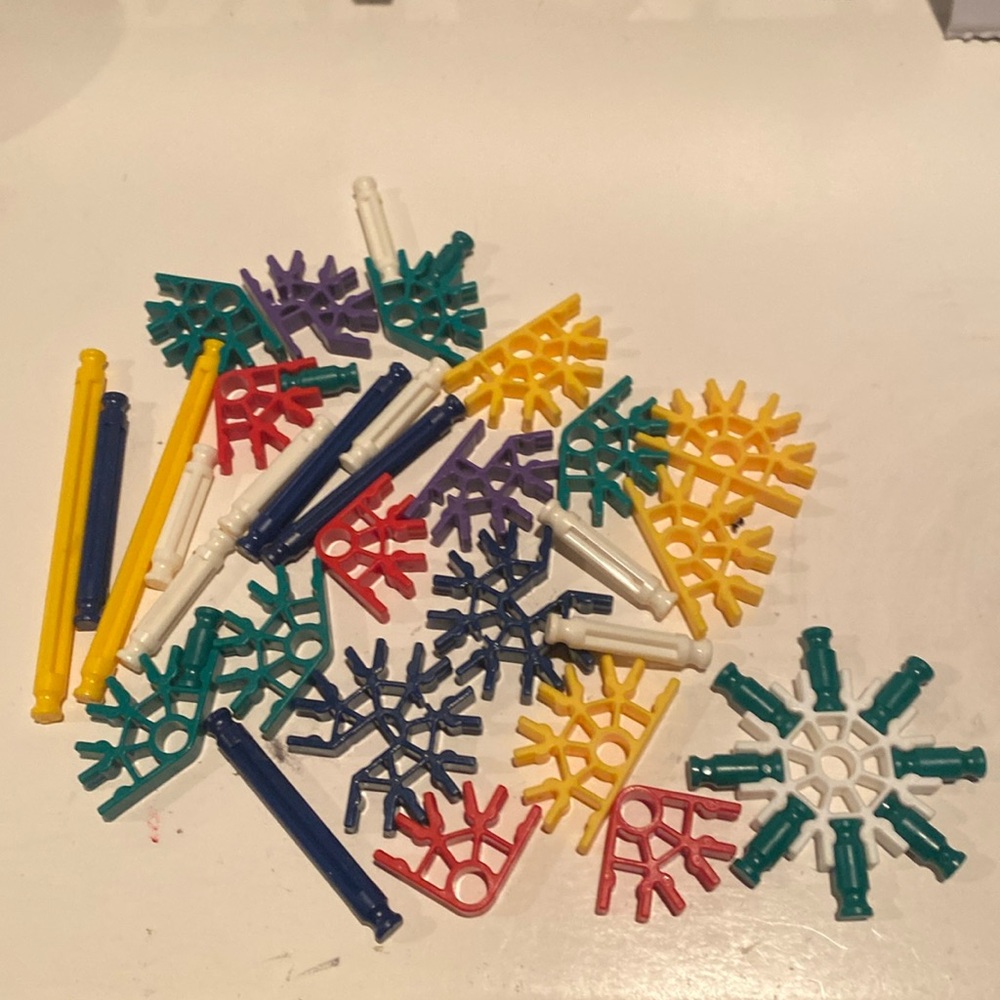 Vintage K’nex 40+ pieces, some already connected